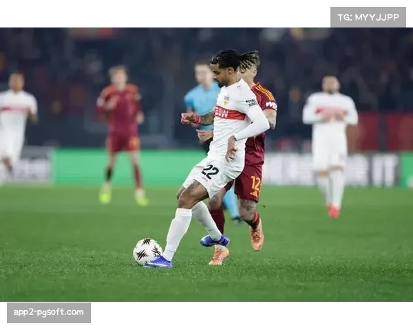 镜头捕捉：弗赖堡球员冲突，队长京特尔迅速上前平息